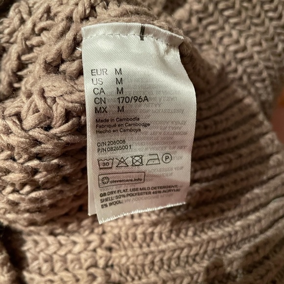 H&M Medium Sweater - Picture 4 of 4